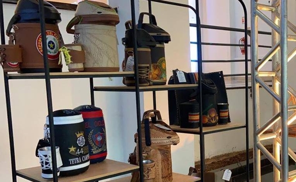 HOY / Termos forrados de alta calidad y a buen precio, con mano de obra de reclusos