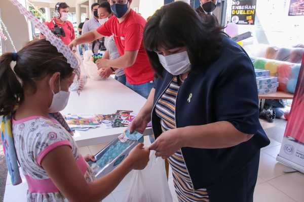 Minna entregó juguetes a niñas y niños del Centro de Atención Integral del Abasto | .::Agencia IP::.