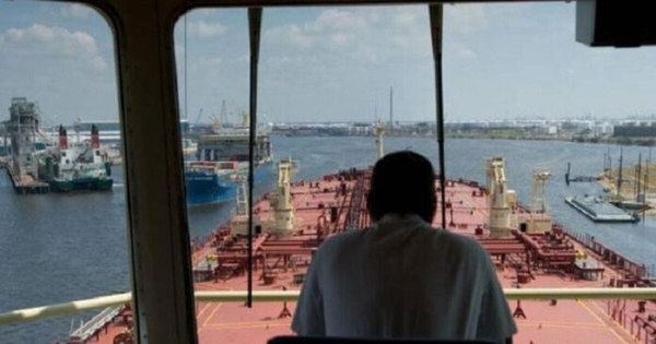 La Nación / Denuncian precaria situación laboral de trabajadores de la marina mercante
