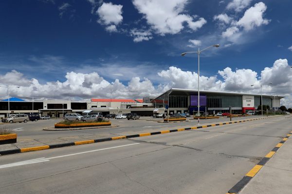 Bolivia amplía la restricción de los vuelos procedentes de Europa hasta febrero - MarketData