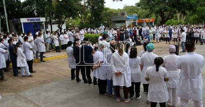 La Nación / Jefes médicos de IPS, en nombre de residentes, levantan huelga del viernes