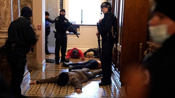 Tensión en Washington: Partidarios de Trump invaden el Capitolio