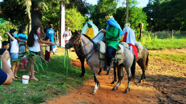 Niños de Misiones celebran el Día de los Reyes