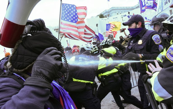 Seguidores de Trump se enfrentan a la Policía e irrumpen en el Congreso - Noticiero Paraguay