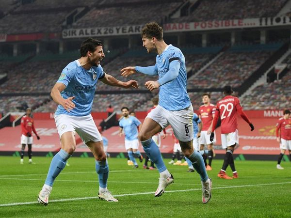 El City gana en Old Trafford y avanza a la final