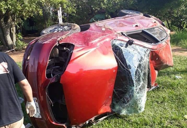 Joven muere tras brutal vuelco en zona de Escobar - Noticiero Paraguay