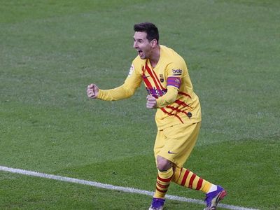 Un descomunal Messi guía al Barcelona
