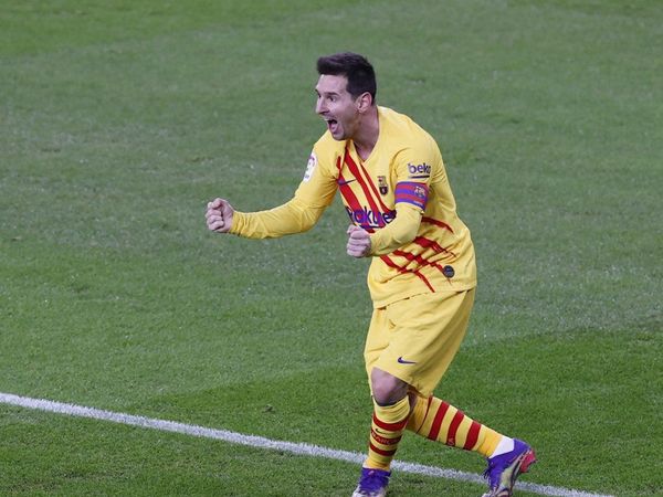 Un descomunal Messi guía al Barcelona