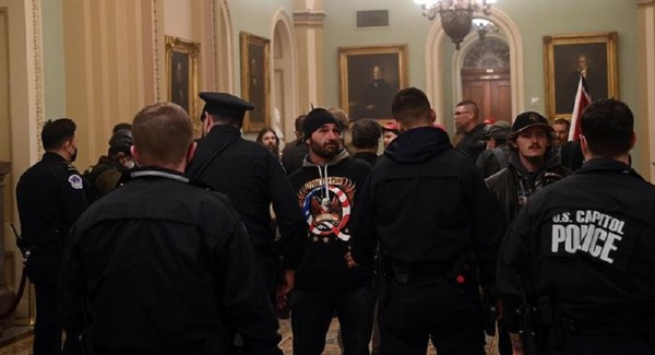 Crisis en EE.UU.: Violenta arremetida de seguidores de Trump en el Congreso