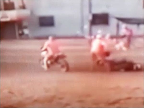 Motochorros suman robos agravados: joven víctima tomada por sorpresa en Coronel Oviedo
