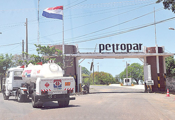 Diputado pide recurrir a la interpelación del titular de Petropar