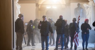 La Nación / Facebook bloquea a Trump por 24 horas tras incidentes violentos en Washington