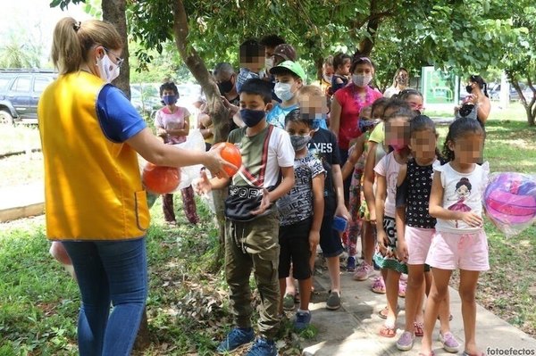 Crónica / YA OÚMA LORREYE. Llevaron alegría a pacientitos oncológicos