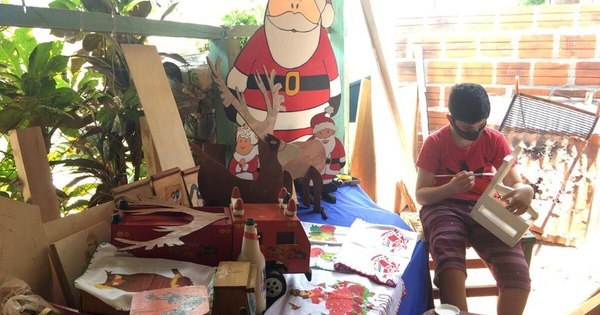 La Nación / Niño itapuense pinta juguetes para ayudar a su familia 