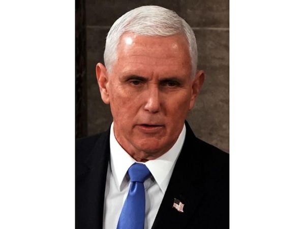 Piden a Pence que asuma la presidencia