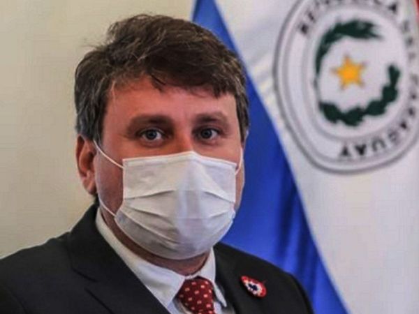 Denis Lichi remueve al  director jurídico de Petropar