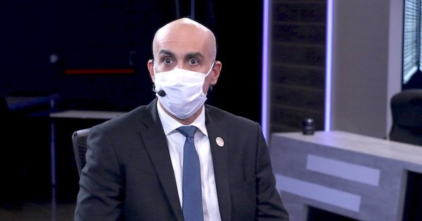 La Nación / “La vacuna no hará una diferencia esencial, hay mascarillas para rato”