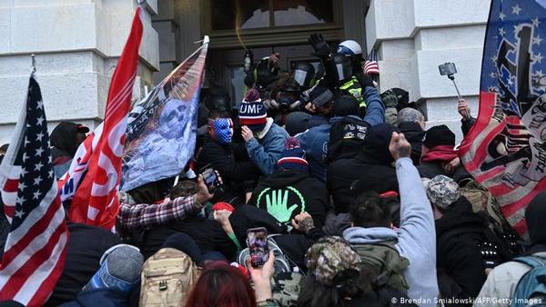 EE.UU.: Suman 4 los fallecidos tras asalto al Capitolio
