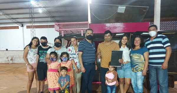 La Nación / Ejemplo de superación: vecinos regalan combi lomitera a un chef desempleado por la pandemia
