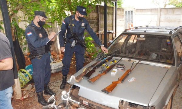 Incautan armas de vivienda de hombre que amenazó a mujer que tenía en brazos a su hijo