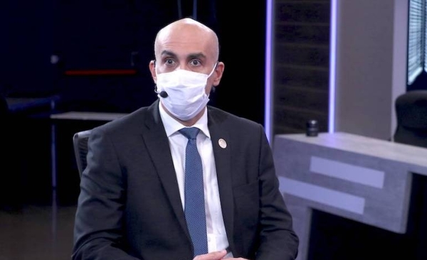 HOY / “La vacuna no hará una diferencia esencial, hay mascarillas para rato”