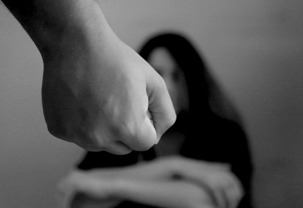 Fiscalía imputa a joven por tentativa de feminicidio