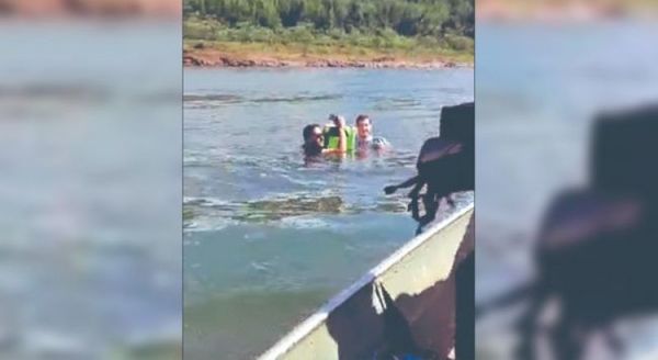TORO CUÁ: TRES JÓVENES SE SALVAN DE MORIR AHOGADOS EN EL RÍO PARANÁ
