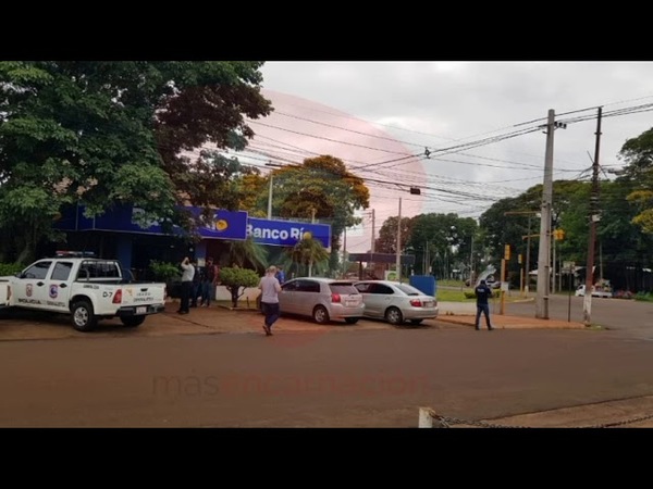 APARENTE INTENTO DE HURTO A CAJERO AUTOMÁTICO DE UN CONOCIDO BANCO.