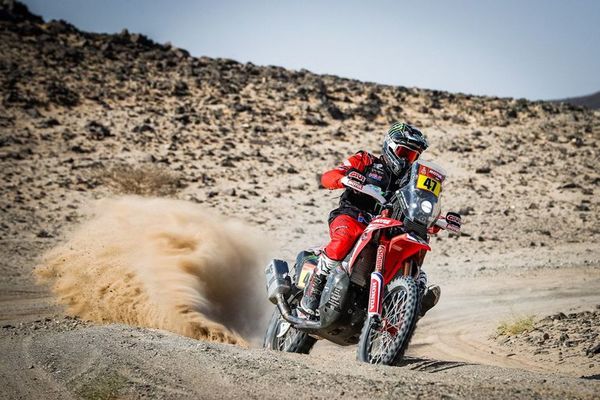 Kevin Benavides: fractura de nariz, pero triunfo en la quinta etapa del Dakar - Automovilismo - ABC Color