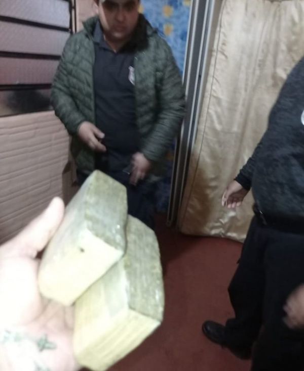 Guardiacarcel intentó ingresar al Penal de CDE con 450 gramos de supuesta marihuana