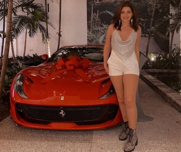 La nueva Ferrari de la hija de Ricardo Fort