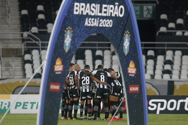 Botafogo de 'Gatito' sigue en picada hacia el descenso en Brasil