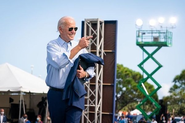 Crónica / Es oficial Joe Biden es el presidente de yanquilandia