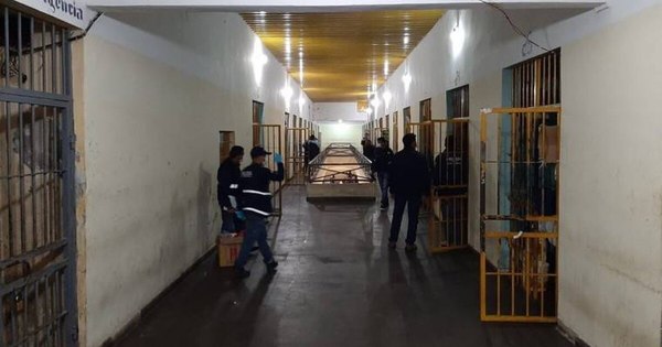 La Nación / Abortan intento de fuga en Concepción: hallaron dinamita en gel y boquete en la pared