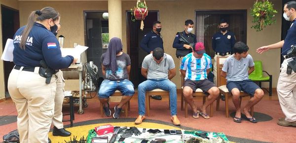 Cuatro supuestos asaltantes detenidos tras allanamiento en Luque - Nacionales - ABC Color