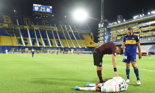 Santos apunta contra el arbitraje tras el empate ante Boca Juniors