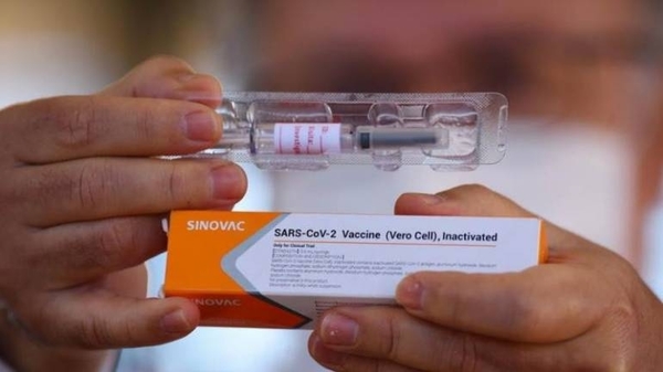 HOY / São Paulo pedirá aval de vacuna china Sinovac tras confirmar 78 % de eficacia