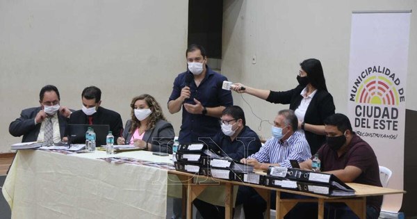 La Nación / Prieto ordena despido masivo por caducidad de expediente y gremio dará pelea