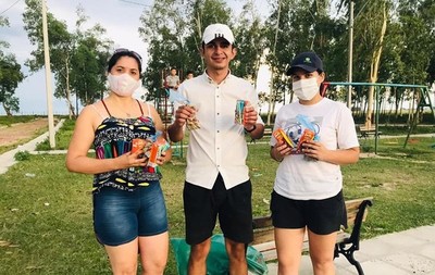 En Villa Florida «Los Reyes Magos» ofrecieron merienda a más de 250 niños