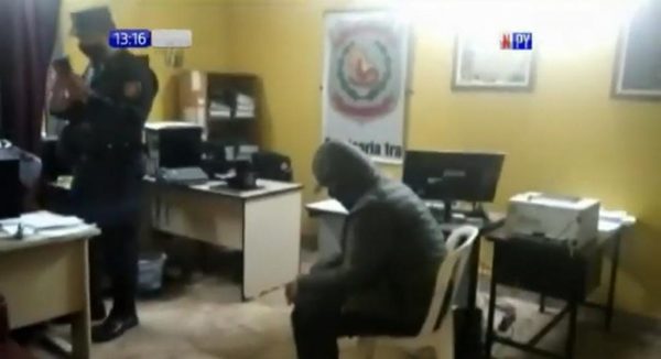 Guardiacárcel quiso meter marihuana en la penitenciaria | Noticias Paraguay