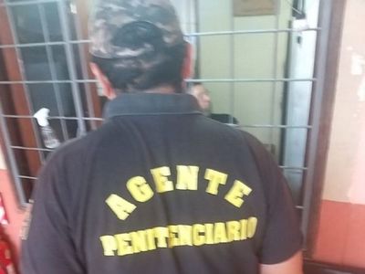 Guardiacárcel intentó ingresar con casi medio kilo de droga a reclusorio