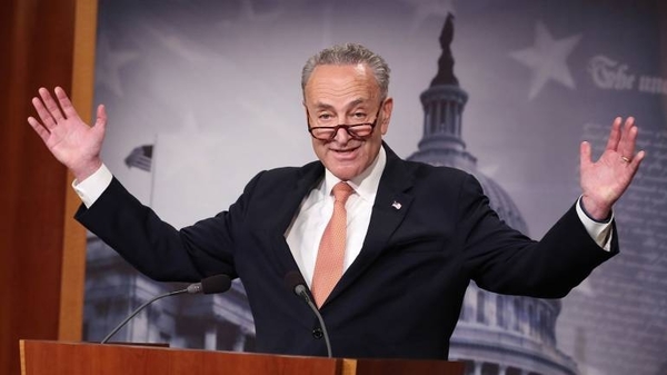 HOY / El líder demócrata del Senado llama a destituir a Trump