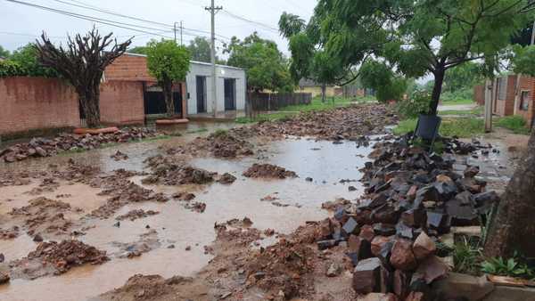 Inician reconstrucción de empedrado y con lluvias vecinos quedan sin salida | Radio Regional 660 AM