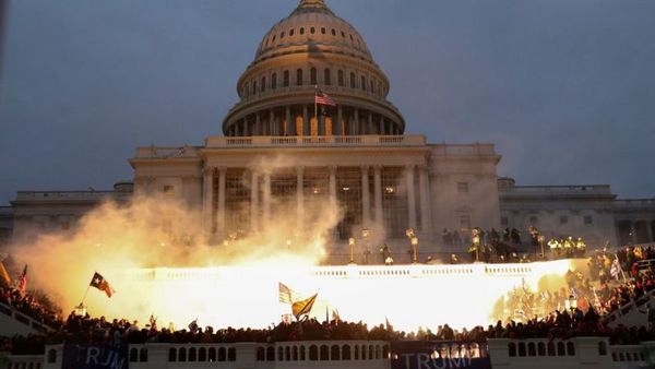 Violencia, muertos y heridos en Capitolio: 'Fue una noche negra para la política de Estados Unidos', afirma analista