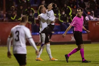 Valencia resuelve en un gran inicio - Fútbol - ABC Color