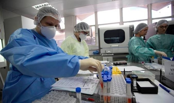 HOY / Los países más pobres podrían recibir vacunas en semanas, según la OMS
