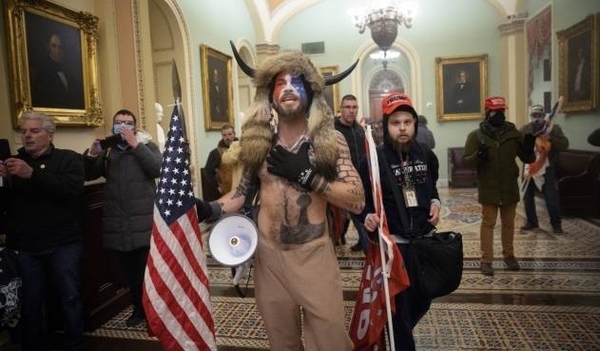HOY / Conspiradores, pro-armas, neonazis: ¿Quiénes son los vándalos del Capitolio de EEUU?