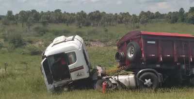 Ñeembucú: Fatal accidente sobre la Ruta PY04 » Ñanduti