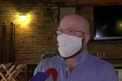 Grassi dice que una cuarentena estricta ya no es viable y que desde el sector gastronómico no aceptarían
