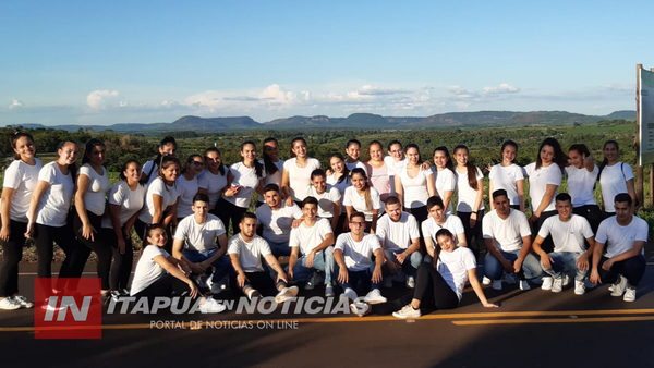 JÓVENES DE SAN PEDRO DEL PNA, SALUDAN AL MUNDO AL RITMO DE «JERUSALEMA»